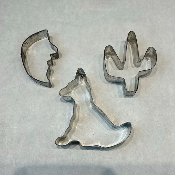 Vtg SET Aluminum Cookie Cutter Metal Coyote Cactus Moon Southwest - Picture 1 of 3